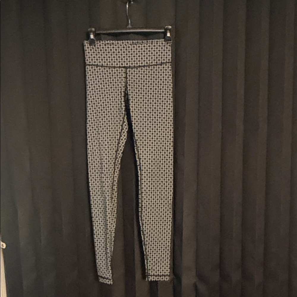 Lululemon women Black and White Patterned Leggings